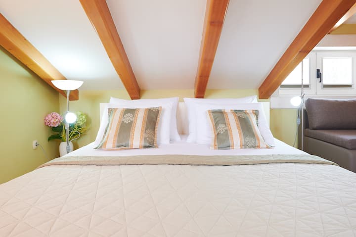 Trogir Old Center - Attic Studio Apartment - Trogir