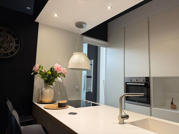 Loft Design – Aéroport – Terrasse – Parking Privé - Charleroi