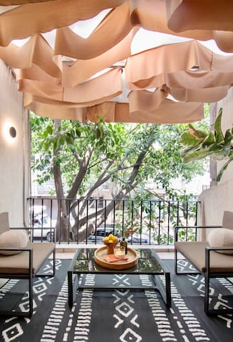 Majestic Mansion w/Huge Terrace gallery image 3