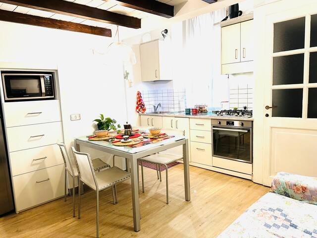 Cosy house in the heart of Navigli Center, Milan gallery image 3