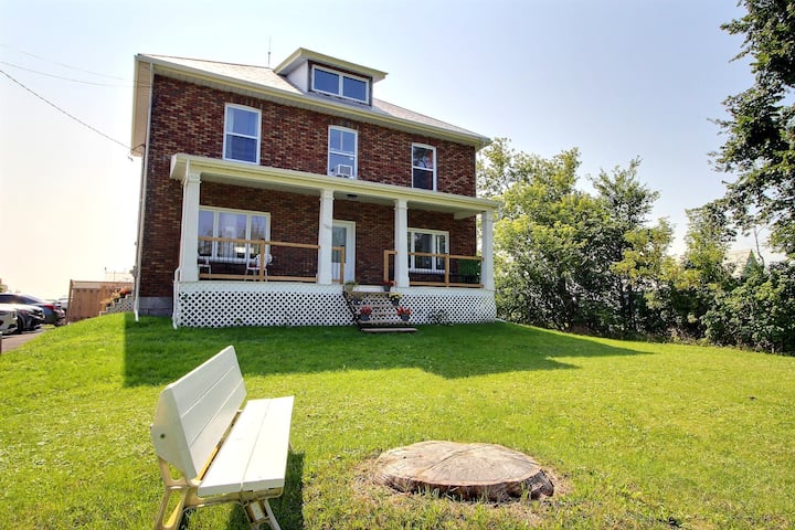 Maison Entière à Louer - 3 éTages - Rénové 2500 Pc - Boucherville