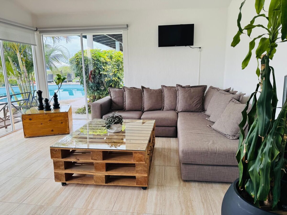 Top Airbnb: Villa Colibrí with Pool in front of Lake Chapala in Jocotepec