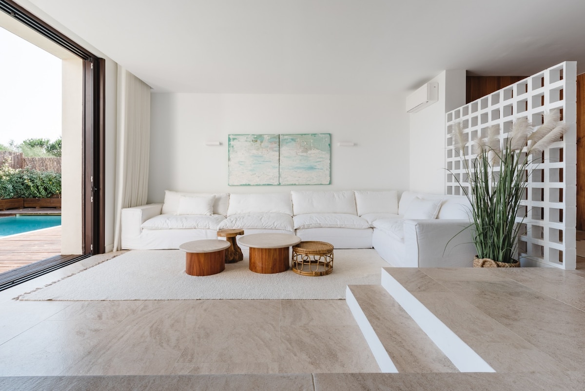Successful Airbnb property: 'Villa Diana' | 5 suites | Tróia Galé Beach in Carvalhal