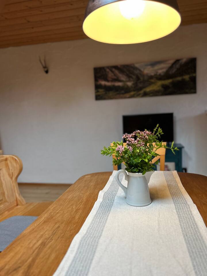 Light Attic Apartment With Alpine View & Balcony - Kampenwand