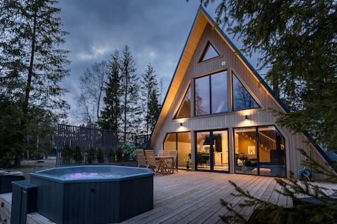 Luxury Getaway with Hot Tub & Sauna
