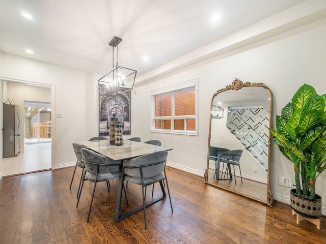 Modern 3BR & 2WR Townhouse gallery image 2