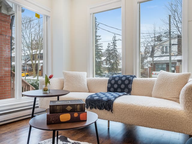 Modern 3BR & 2WR Townhouse