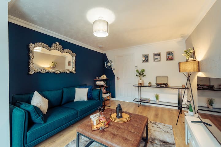 2 Bedroom Peaceful Stay - 콜체스터