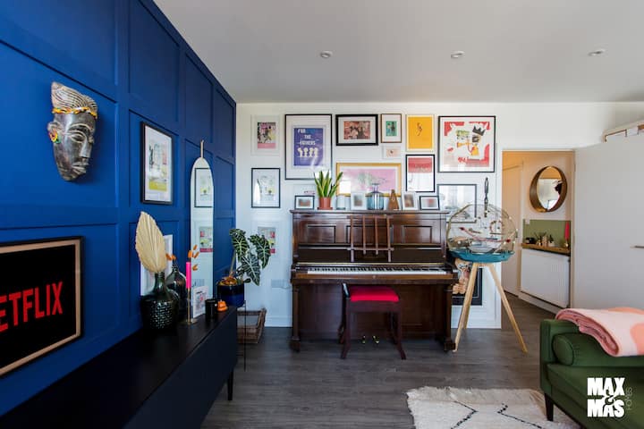 2-bed Retreat |Parking & Balcony! Near Romford - Romford