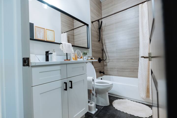 Lux amazing Stay on University of Chicago Campus gallery image 4