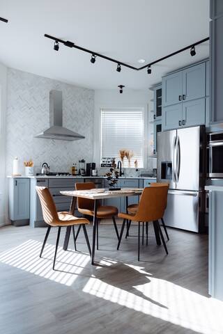 Lux amazing Stay on University of Chicago Campus gallery image 2