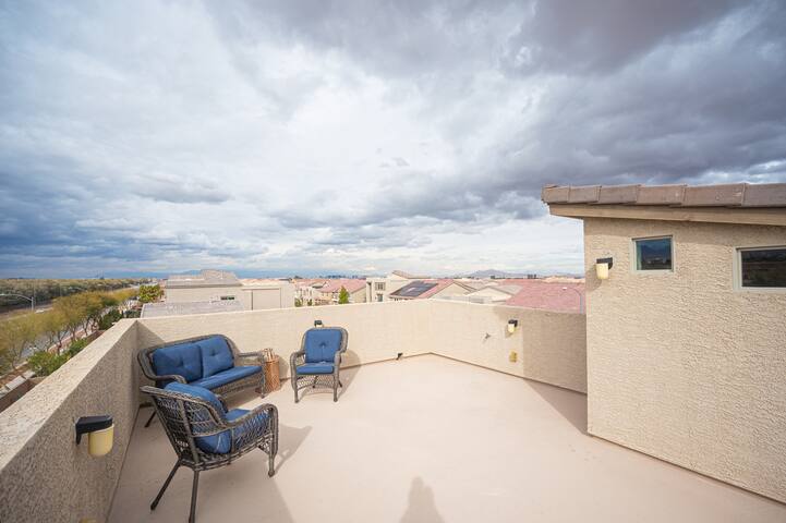 31 Day Minimum booking – Villa w/ Pool by STRIP gallery image 4