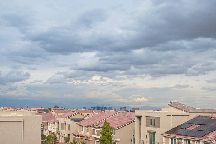 31 Day Minimum booking – Villa w/ Pool by STRIP gallery image 2