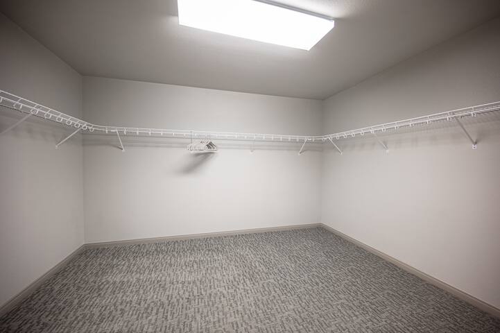 31 Day Minimum booking – Villa w/ Pool by STRIP gallery image 3