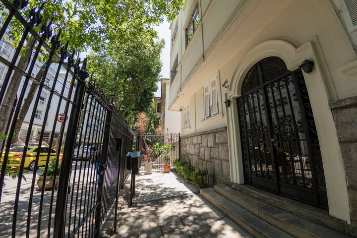 Entire Unit in Leblon (best location in Rio) gallery image 5