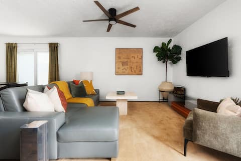 Popular Airbnb listing: Casa Oasis • Outdoor Spa • BBQ • Pool • Yard in St. Johns