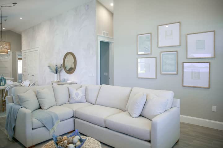 Stylish Cottage Near Img & Beach - 브레이든턴