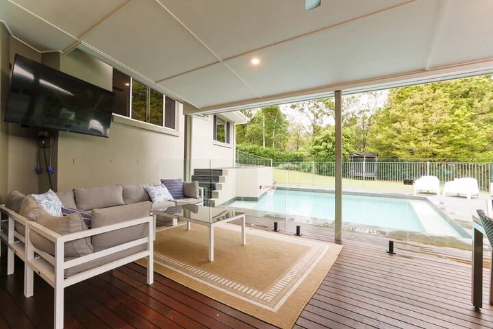 5bed Stunning home. Sleeps 10. Kid & pet friendly gallery image 2