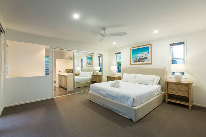 5bed Stunning home. Sleeps 10. Kid & pet friendly gallery image 5