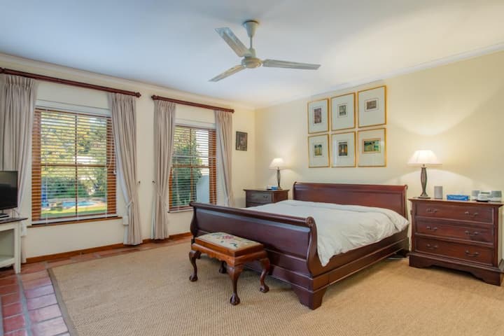 Main bedroom overlooking the garden. French windows to the verandah.