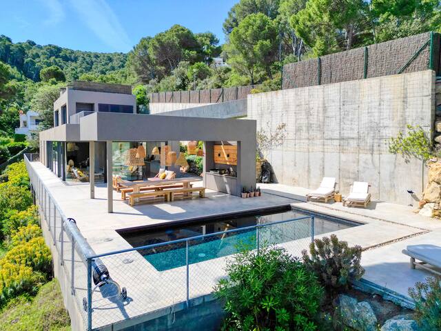 Modern house with sea views near Sa Riera beach gallery image 3