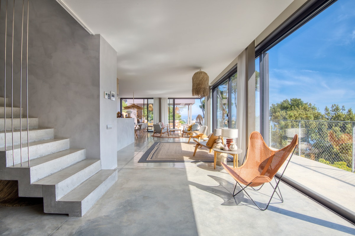 Top performing Airbnb: Modern house with sea views near Sa Riera beach in Begur