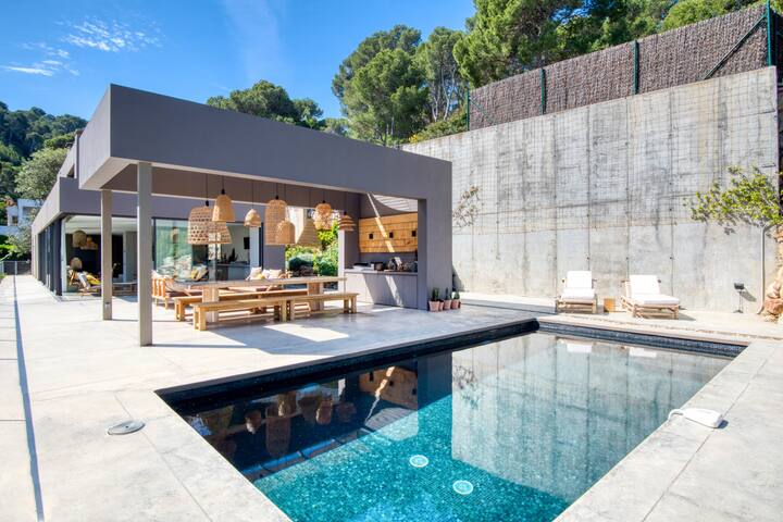 Modern house with sea views near Sa Riera beach gallery image 5