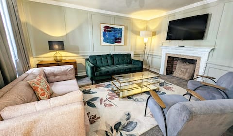 Charming Thameside Cottage