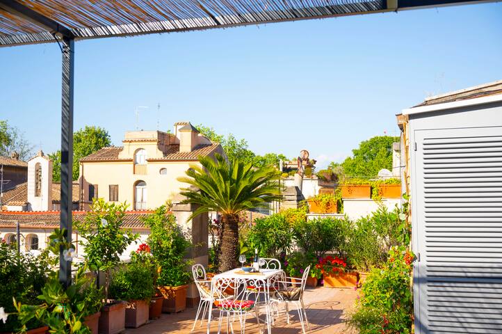 Trastevere Outstanding 4 BR Terraced Apartment gallery image 2