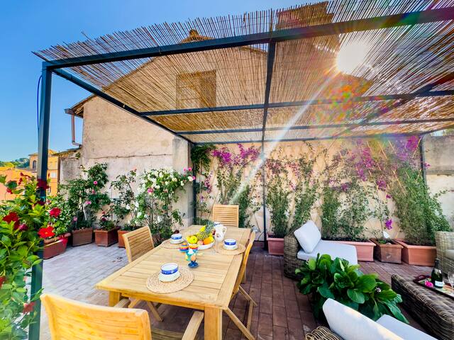 Trastevere Outstanding 4 BR Terraced Apartment gallery image 5