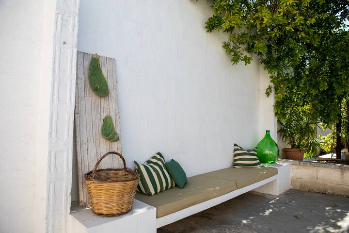 Angolo di Puglia,trullo Donna Maria with pool gallery image 4