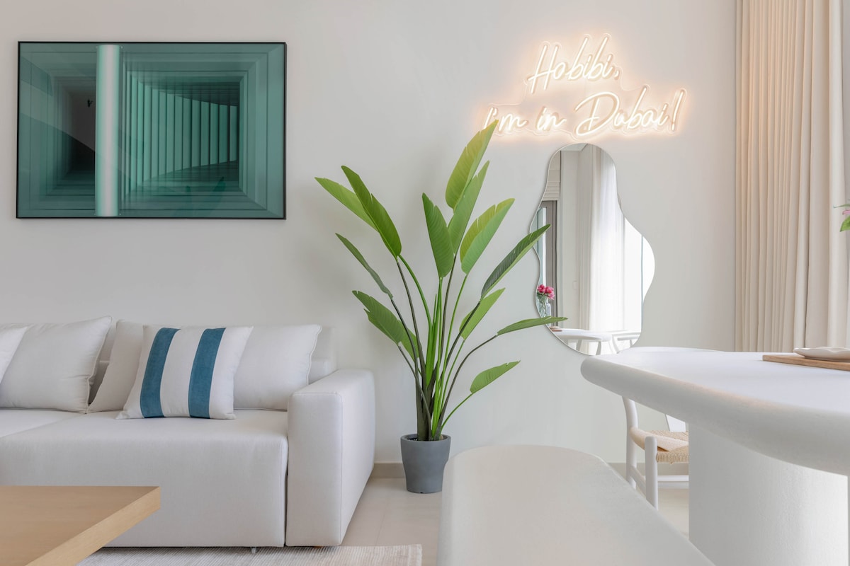Top performing Airbnb: Downtown Burj Views 5 min walk to Dubai Mall in Za'abeel Second