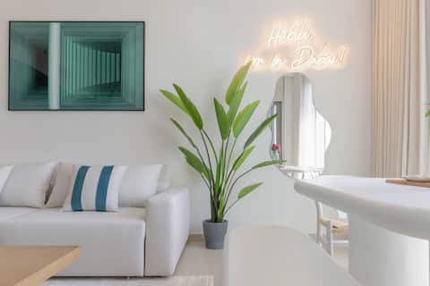 Top performing Airbnb: Downtown Burj Views 5 min walk to Dubai Mall in Za'abeel Second