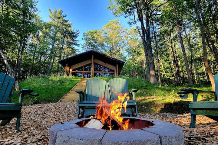 Sylvan Chalet, Modern, Lakefront, Close to Trails