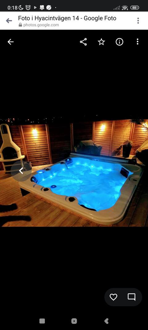 Large Villa with Jacuzzi and Sauna