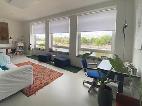 Popular Airbnb listing: Coolhaven studio in Delfshaven