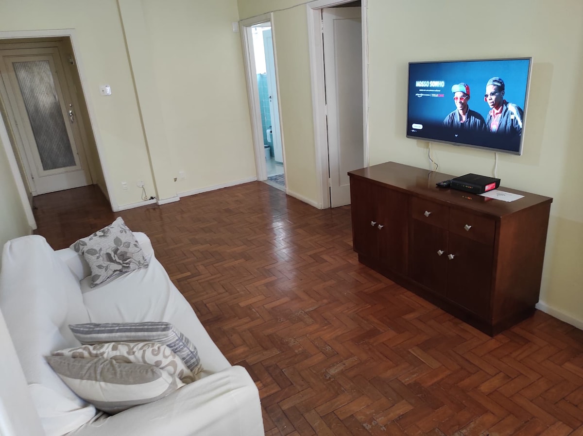 Top Airbnb: View of Christ the Redeemer from Largo do Machado in Catete