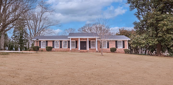 Peaceful Ranch Home (4br/3ba) - Greenville, SC