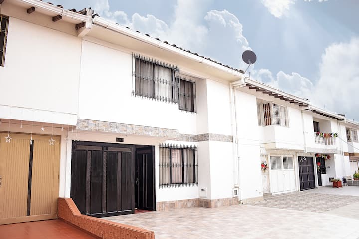 Amplia Y Comoda Casa En Las Flores - Palmira