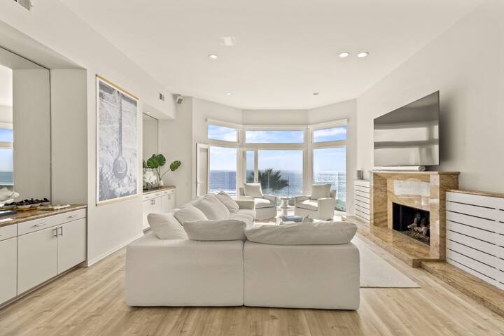 Beachfront 4BR Luxury Top-Floor Escape gallery image 3