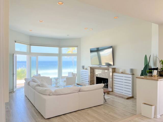 Beachfront 4BR Luxury Top-Floor Escape gallery image 5