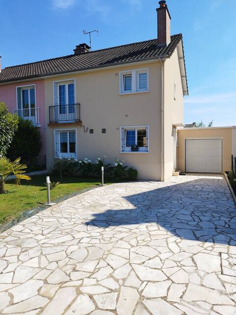 House near 24 Hours Circuit - Boulerie Jump