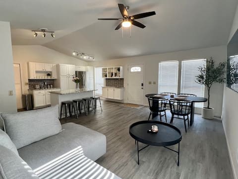 Modern Home Near Easton / Airport 3 BR 2 Full BA