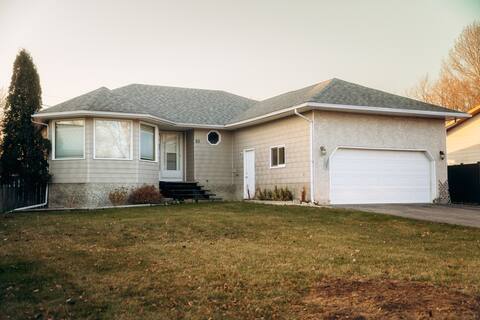 Four-bedroom with three bathrooms. Queen size beds