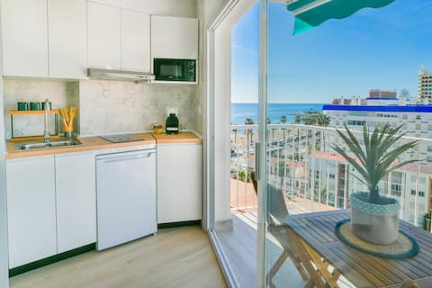 Top performing Airbnb: Oceanfront apartment in Benalmádena