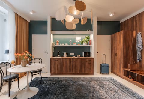 Popular Airbnb listing: A / citybreak.studio piotrkowska 116 studio A in łódzkie