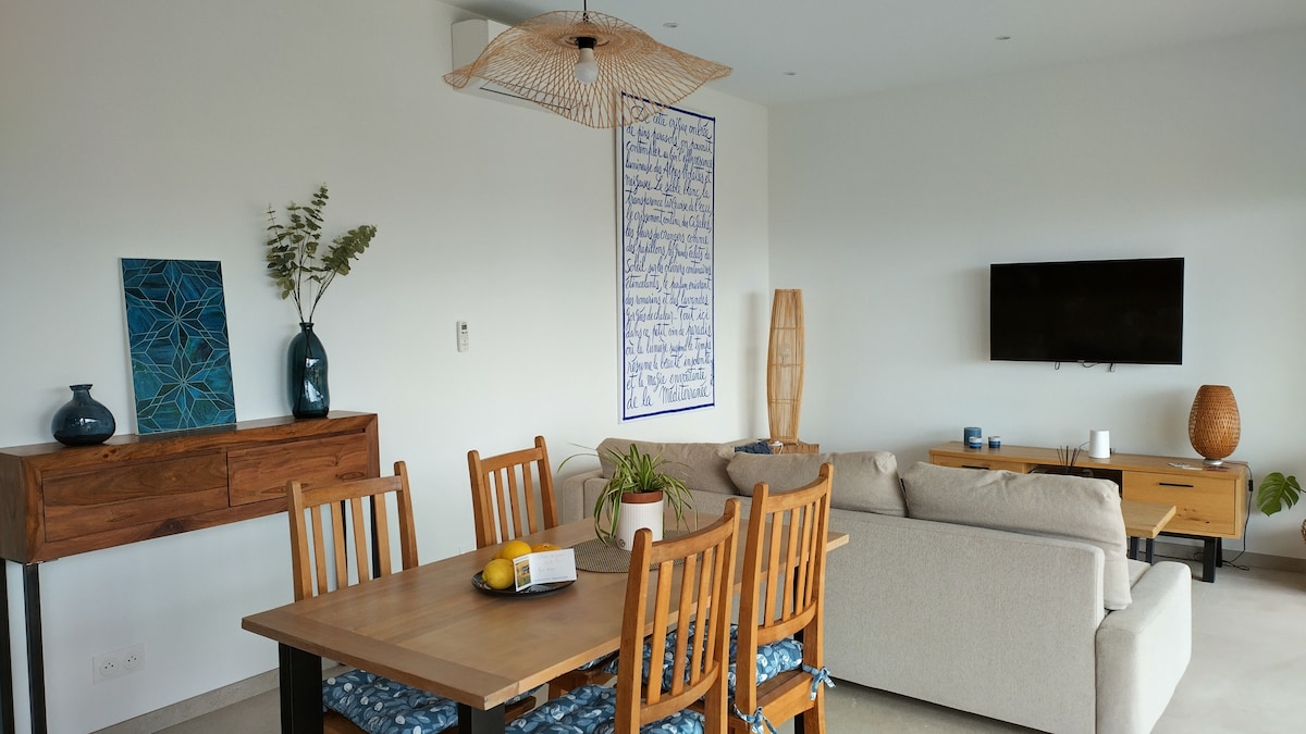 Top performing Airbnb: Small houses in Saint-Laurent 2. in Èze