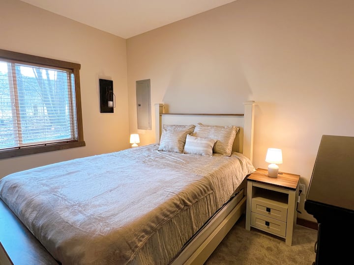Peaceful Nature Retreat Nestled In A Forested Area - Deep Creek Lake, MD