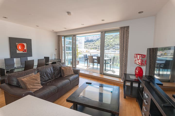Britain In The Sun At Luxurious Ocean Village - Gibraltar
