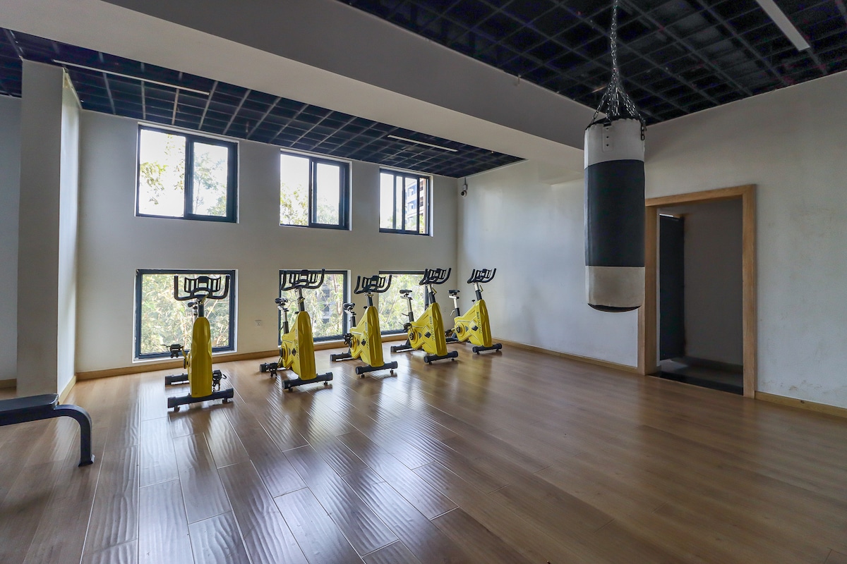 Lavington Luxury · ⭐ 4.93 · 3BR Home · On-Site Pool & Gym photo 4